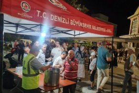 Denizli039de-kandil-gecesi-cami-cikisinda-anlamli-ikram-featured