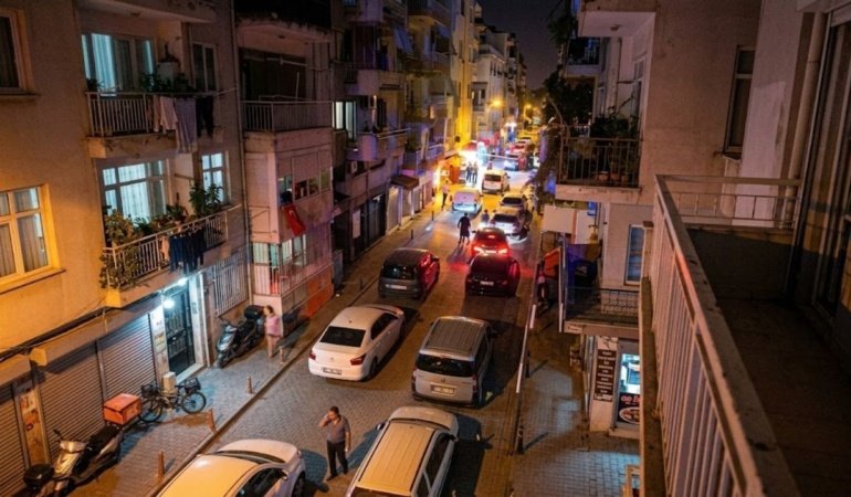 İzmir’de iki grup arasında silahlı çatışma: Bir kişi hayatını kaybetti, gözaltı sayısı beşe yükseldi