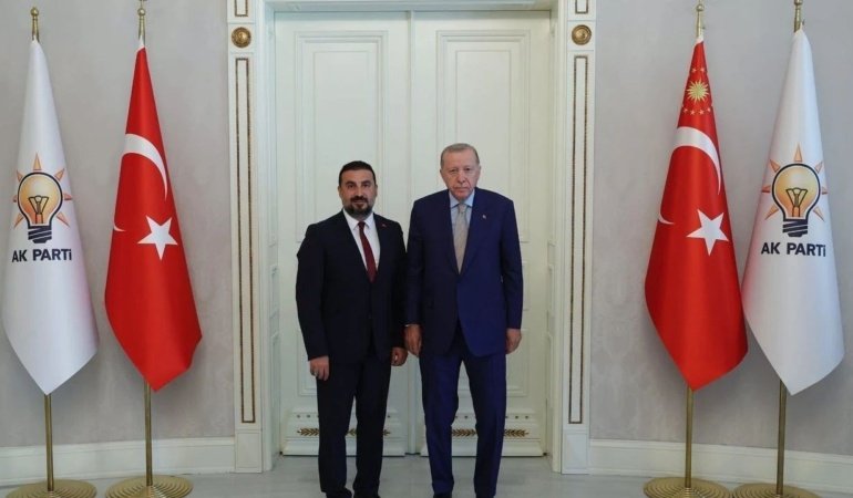 Özgür Kavak Kimdir? AK Parti Afyonkarahisar İl Başkanı Özgür Kavak kaç yaşında?