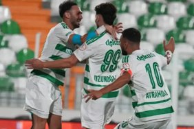 1.-Lig-ekibinde-tarihi-golu-atan-futbolcuya-altin-verildi-featured