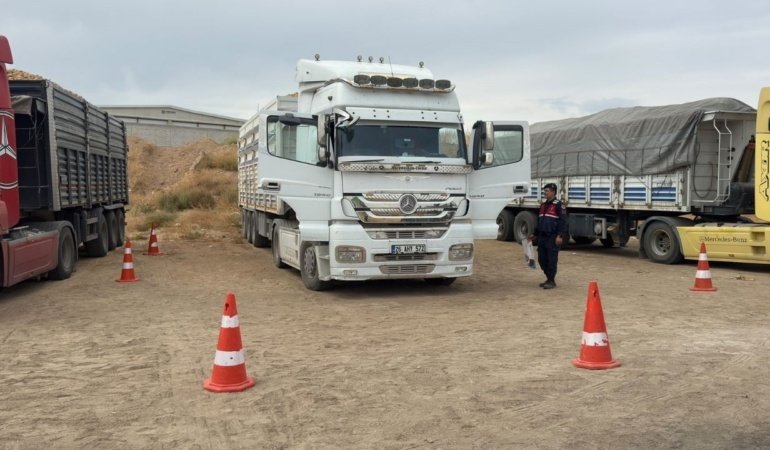 Afyonkarahisar'da park halindeki tırda şüpheli ölüm