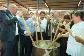 Babadag-Keskek-Festivalinde-45-kazan-keskek-dagitildi-featured