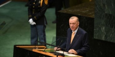 Cumhurbaskani-Erdogan-Sezai-Karakoc039un-siirini-okudu-featured