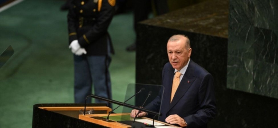 Cumhurbaskani-Erdogan-Sezai-Karakoc039un-siirini-okudu-featured