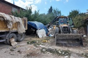 Denizlide-bir-evin-bahcesinden-tam-15-kamyon-cop-cikti-featured
