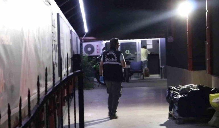 Ev arkadaşları arasında çıkan tartışmada kan aktı