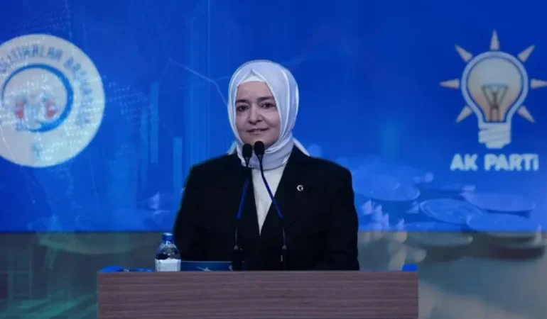 Fatma Betül Sayan Kaya kimdir, kaç yaşında? Hangi görevlerde bulundu, neden istifa etti?