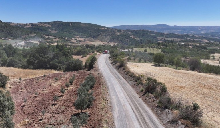 Gördes'te 27 yıllık yol çilesine tarihi asfalt çözümü