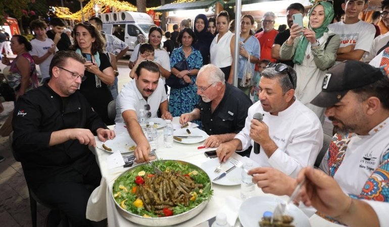 Manisa bağ bozumu şenliklerinde en güzel sarma yarışması heyecanı