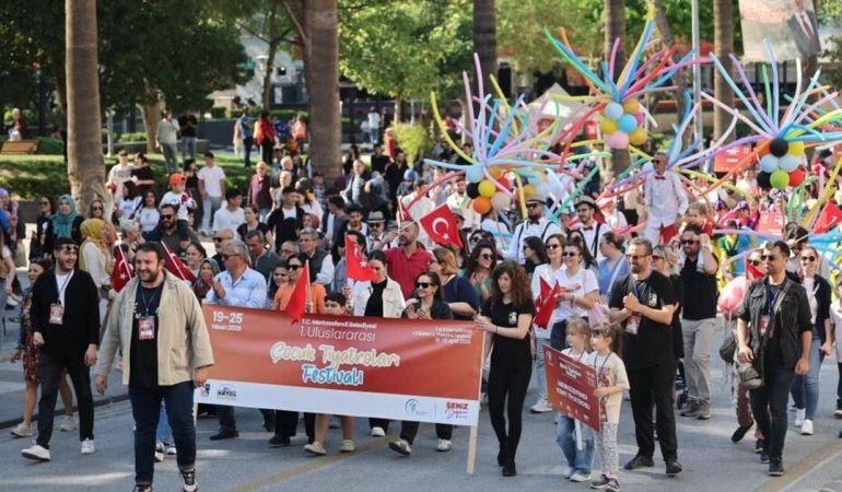 Merkezefendi Kent Tiyatrosu yeni sezon için perdelerini açıyor