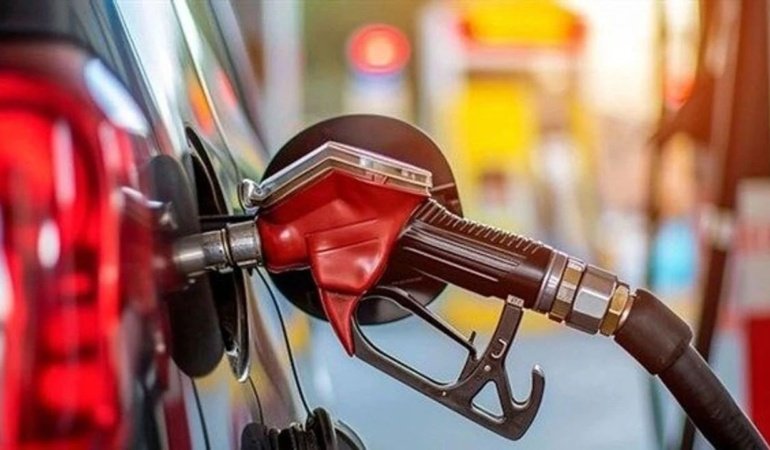 Motorine dev zam: Litre fiyatı ilk kez üç haneye ulaştı