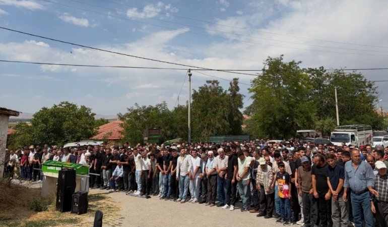 Motosiklet kazasında ölen 19 yaşındaki genç son yolculuğuna uğurlandı