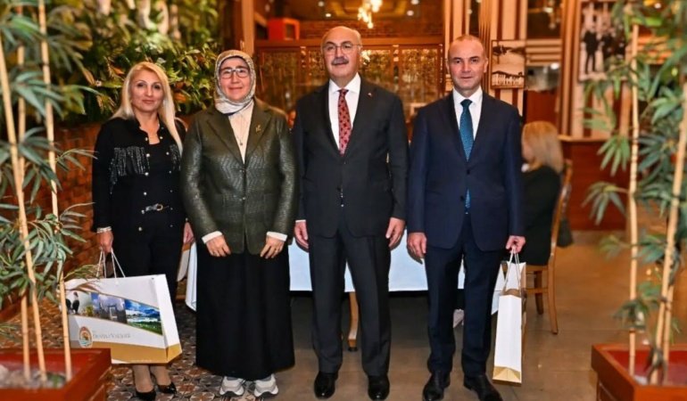 Müdür Sağdıç’a veda yemeği