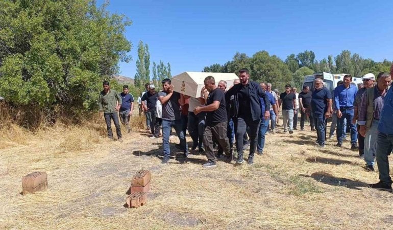 Muğla’da hayatını kaybeden Berfin Zelal Kaya toprağa verildi