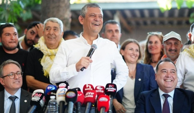 Özgür Özel: Çiftçimizin sesi olmaya devam edeceğiz