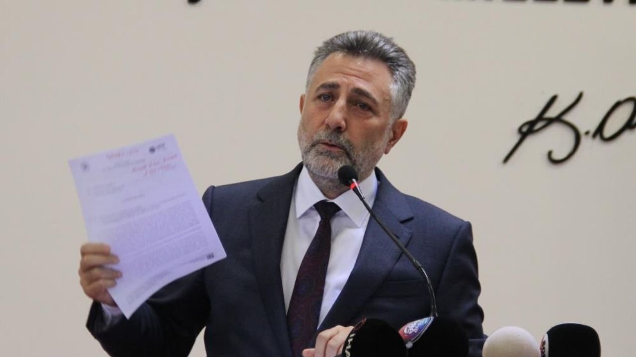 Bayrakli-Belediyesinde-operasyon-Eski-baskan-Serdar-Sandal-dahil-45-gozalti-featured
