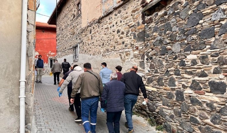 Evinde ölü bulundu