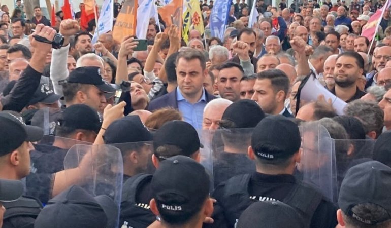 İzmir'de ortak yürüyüşe polis engeli: Çağatay Güç devrede
